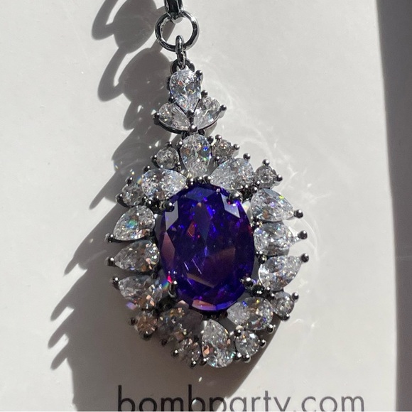 Bomb Party Reign Villain Captivated Reign necklace - Picture 7 of 12